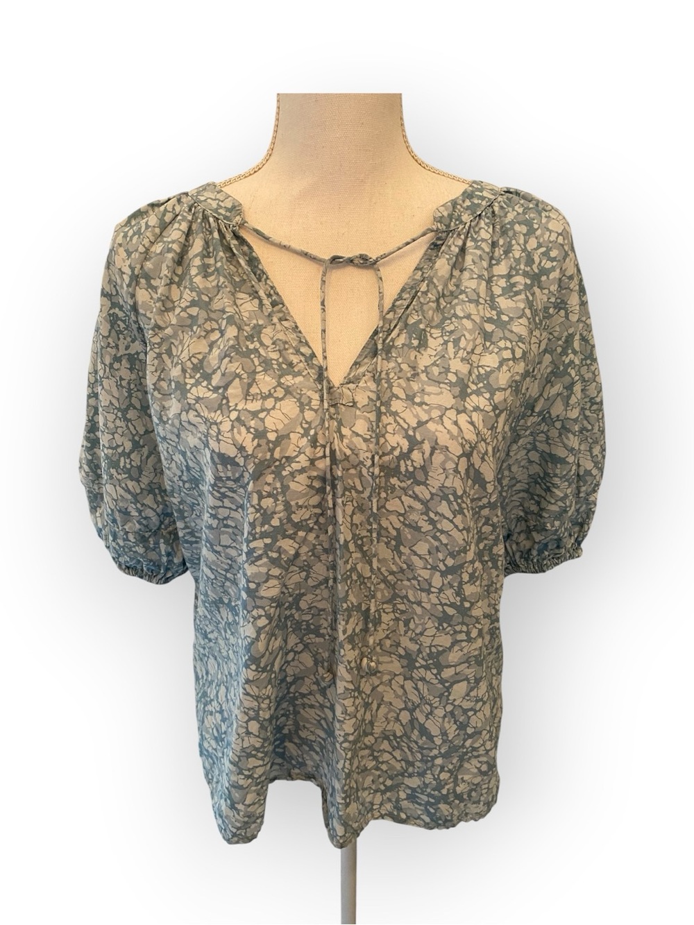 House of Harlow puff sleeve keyhole blouse